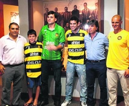 Peñarol presentó a su equipo de Fútbol Playa para el Mundialito